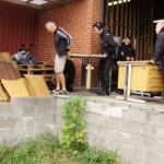 Elever fra Mariebjerg uddannelsescenter flytter møbler